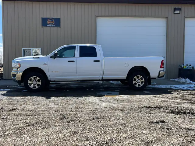 2020 RAM 3500 6.7L Crew Cab Long Box - Photo 4