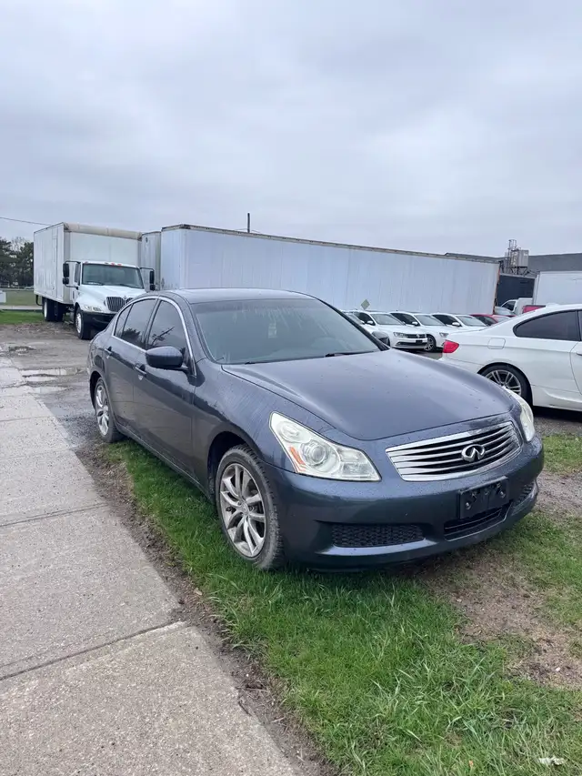 Infinity G37X 2009  LOW MILEAGE - Photo 2