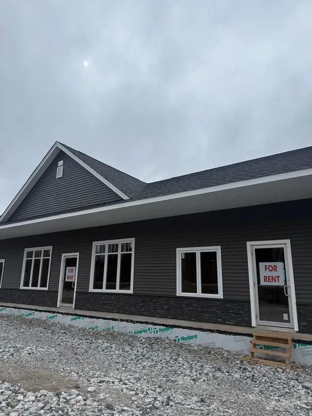 Commercial space for lease - Photo 2