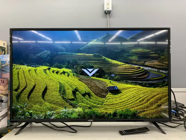 Vizio D43-F1 43" Smart TV