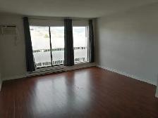 SPACIOUS – RENOVATED – PET FRIENDLY - Photo 3