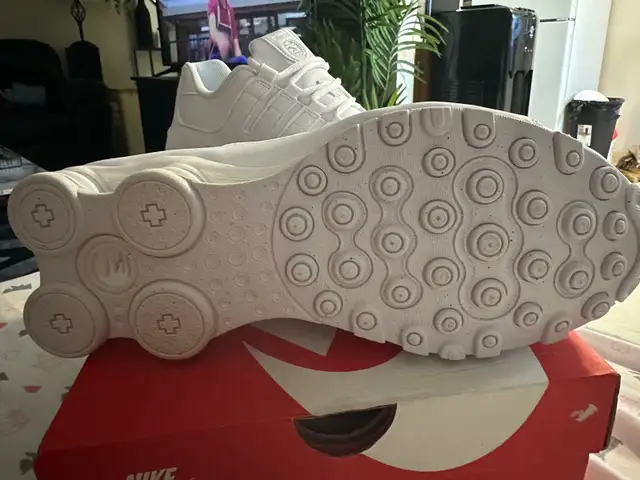 woman’s Nike - Photo 2