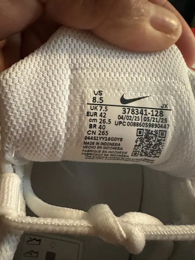 woman’s Nike - Photo 3