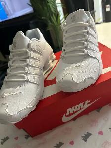 woman’s Nike - Photo 4