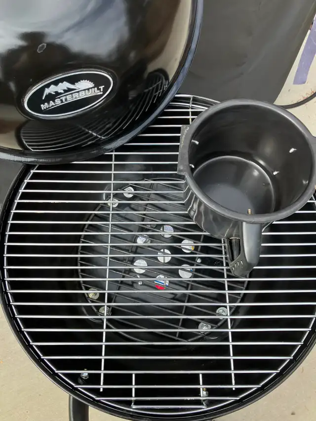 Charcoal Barbecue, 21" Kettle Style - Photo 3