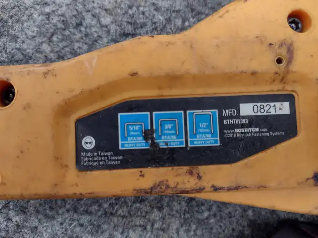 3 agraffeuses marteaux 1 BOSTICH 1 DEWALT et 1 ARROW - Photo 3
