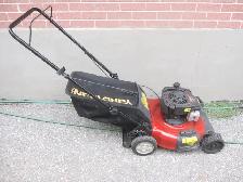 YARDMAN 21'BRIGGS 550 SERIES PUSH LAWN MOWER WORKS WELL W/BAGGER