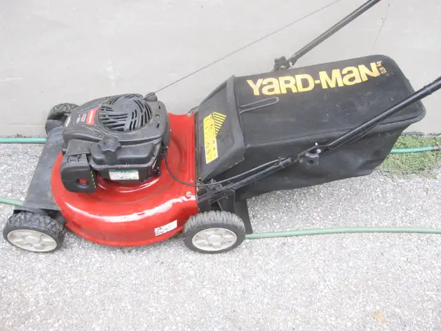 YARDMAN 21'BRIGGS 550 SERIES PUSH LAWN MOWER WORKS WELL W/BAGGER - Photo 4