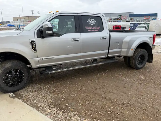 2019 F350 Dually LOW KM