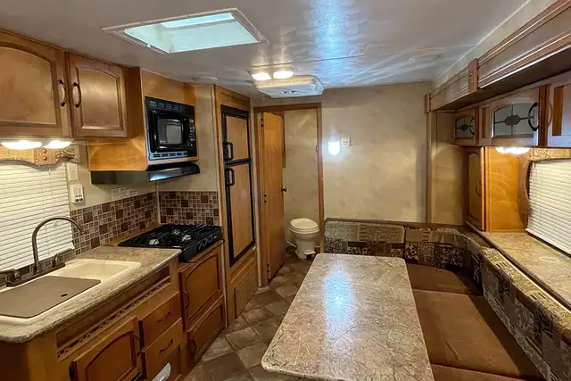 2012 Palomino Puma 22KRB – Pre-Owned Light Weight Travel Trailer - Photo 16