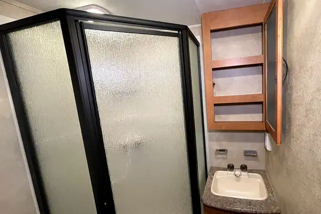 2012 Palomino Puma 22KRB – Pre-Owned Light Weight Travel Trailer - Photo 26