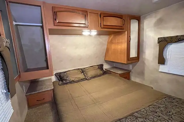 2012 Palomino Puma 22KRB – Pre-Owned Light Weight Travel Trailer - Photo 35