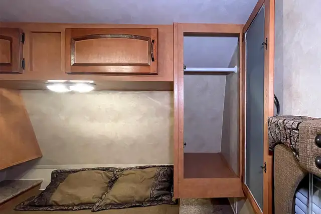 2012 Palomino Puma 22KRB – Pre-Owned Light Weight Travel Trailer - Photo 36