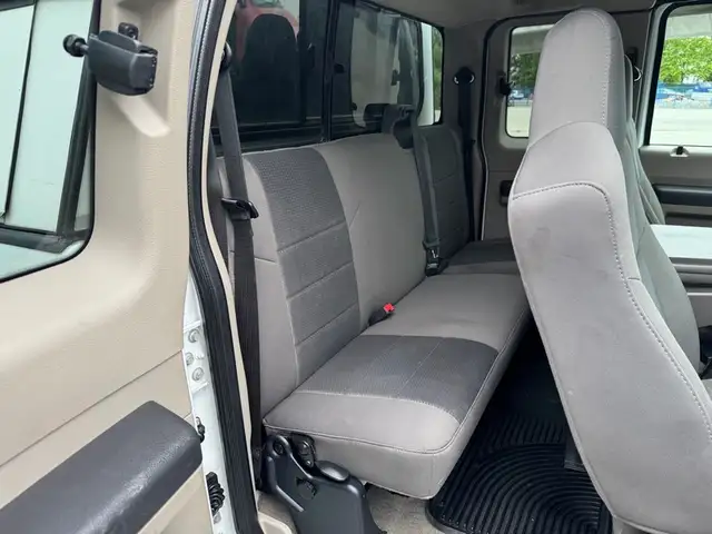 2010 Ford F-250 XLT / Ext Cab / 8 Ft Long Box / 4x4 / Canopy - Photo 17