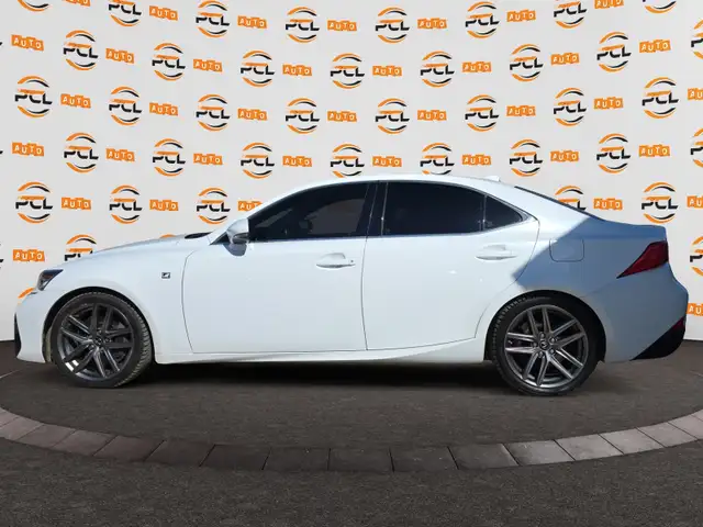 2017 Lexus IS 300 - Photo 4