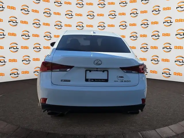 2017 Lexus IS 300 - Photo 6