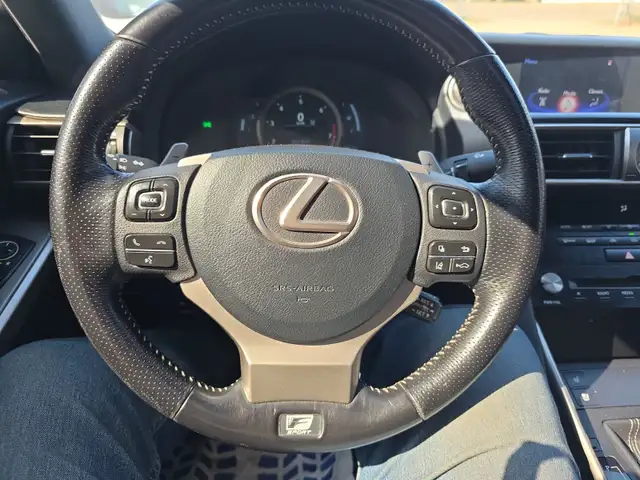 2017 Lexus IS 300 - Photo 17