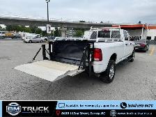 2018 Ram 3500 SXT Crew Cab / 8 Ft Long Box / Power Lift Gate - Photo 11