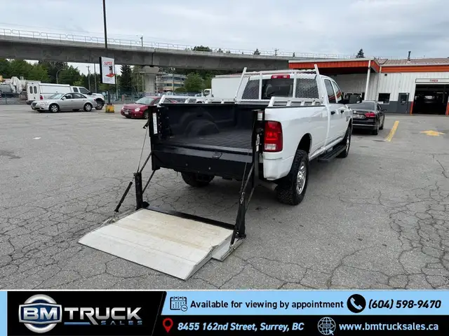 2018 Ram 3500 SXT Crew Cab / 8 Ft Long Box / Power Lift Gate - Photo 12