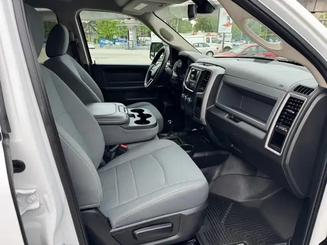 2018 Ram 3500 SXT Crew Cab / 8 Ft Long Box / Power Lift Gate - Photo 15