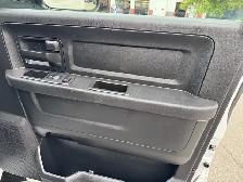 2018 Ram 3500 SXT Crew Cab / 8 Ft Long Box / Power Lift Gate - Photo 17