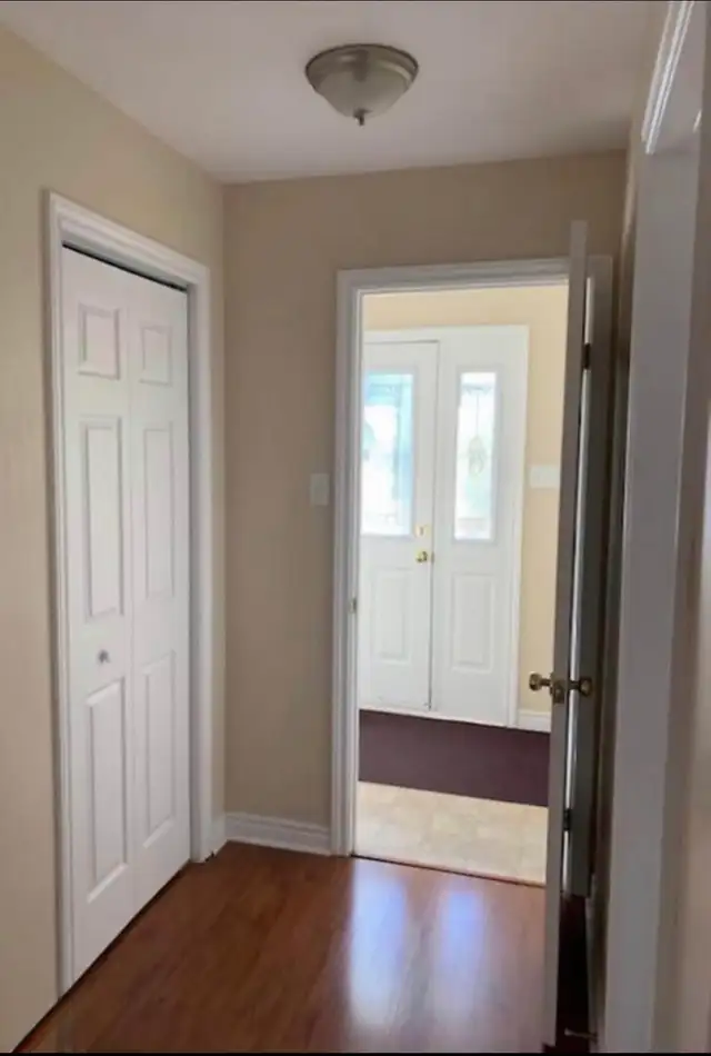 3 bedroom main level for rent - Photo 2