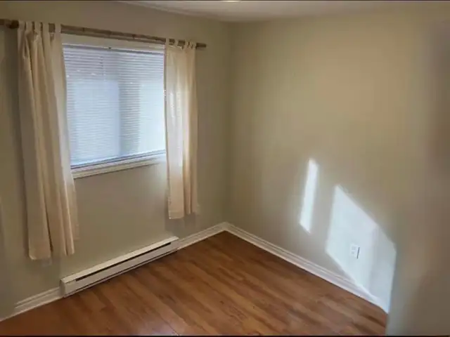 3 bedroom main level for rent - Photo 6