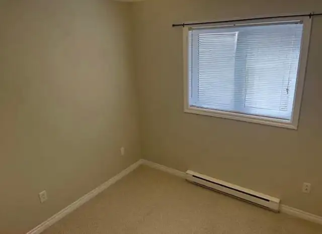 3 bedroom main level for rent - Photo 7