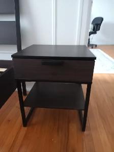 40$ - Table de chevet IKEA (TRYSIL) en très bon état