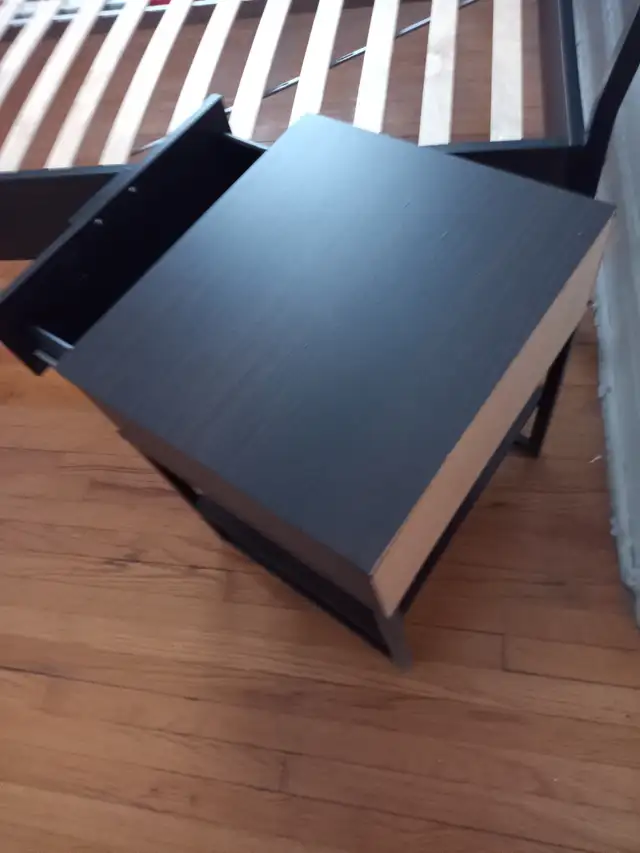 40$ - Table de chevet IKEA (TRYSIL) en très bon état - Photo 2