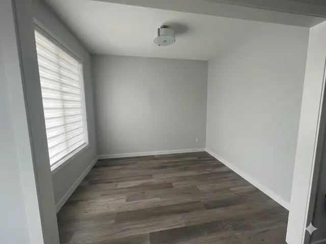 3 Bed 2.5 Bath Townhouse-Double Garage-Pet Friendly-Griesbach - Photo 2