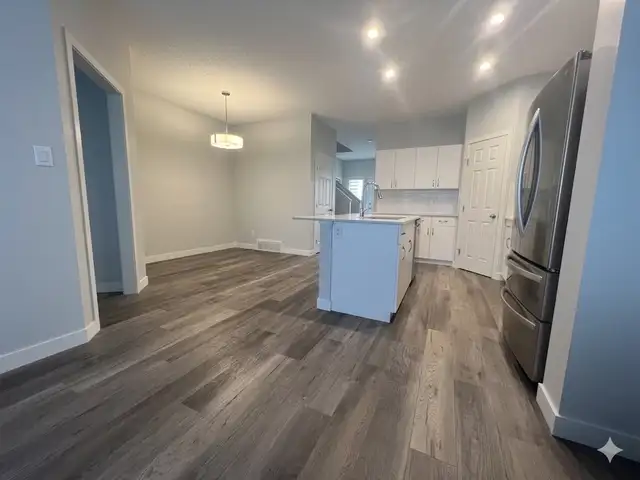 3 Bed 2.5 Bath Townhouse-Double Garage-Pet Friendly-Griesbach - Photo 5