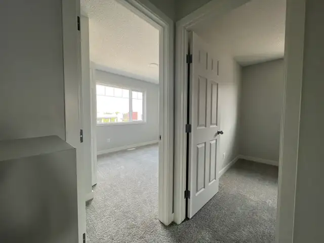 3 Bed 2.5 Bath Townhouse-Double Garage-Pet Friendly-Griesbach - Photo 6