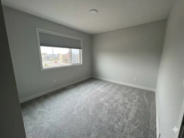 3 Bed 2.5 Bath Townhouse-Double Garage-Pet Friendly-Griesbach - Photo 9