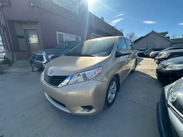 2011 Toyota Sienna LE NEW SAFETY CLEAN TITLE 8 PASSENGER - Photo 2