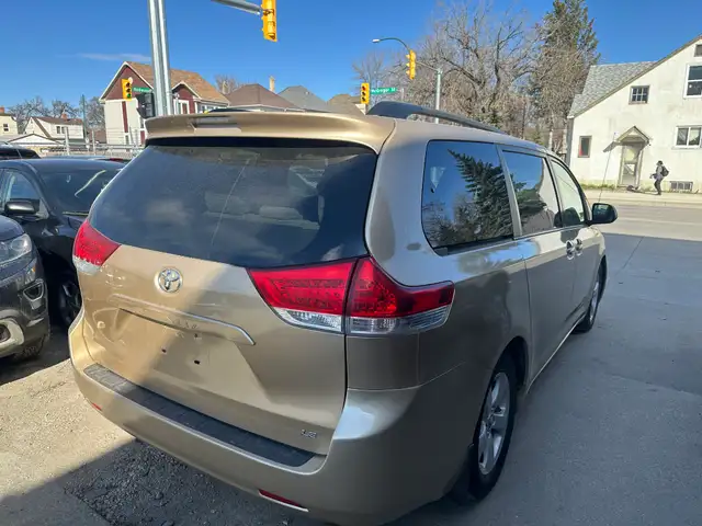 2011 Toyota Sienna LE NEW SAFETY CLEAN TITLE 8 PASSENGER - Photo 3
