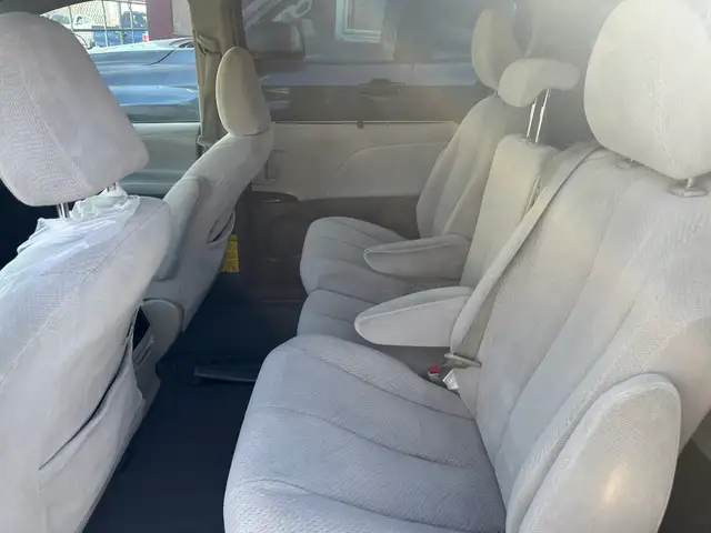 2011 Toyota Sienna LE NEW SAFETY CLEAN TITLE 8 PASSENGER - Photo 9
