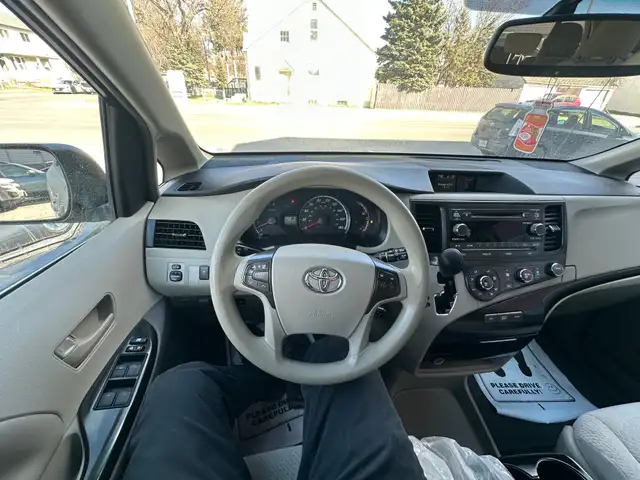 2011 Toyota Sienna LE NEW SAFETY CLEAN TITLE 8 PASSENGER - Photo 16