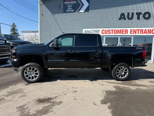 2016 Chevrolet Silverado 1500 LT / 5.3L V8 - Photo 2