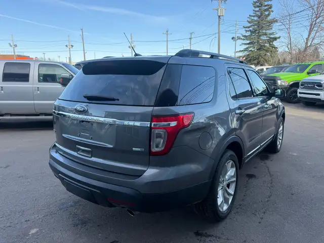 2014 Ford Explorer XLT 4WD / 7 SEATER / LEATHER LOADED - Photo 5