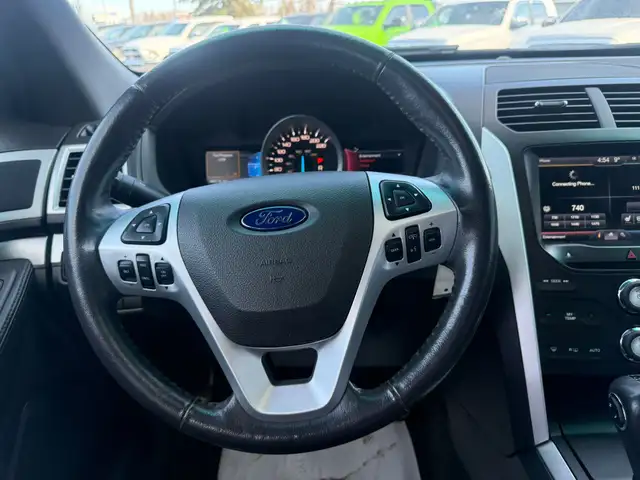 2014 Ford Explorer XLT 4WD / 7 SEATER / LEATHER LOADED - Photo 9