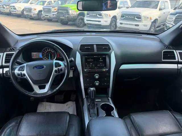 2014 Ford Explorer XLT 4WD / 7 SEATER / LEATHER LOADED - Photo 10