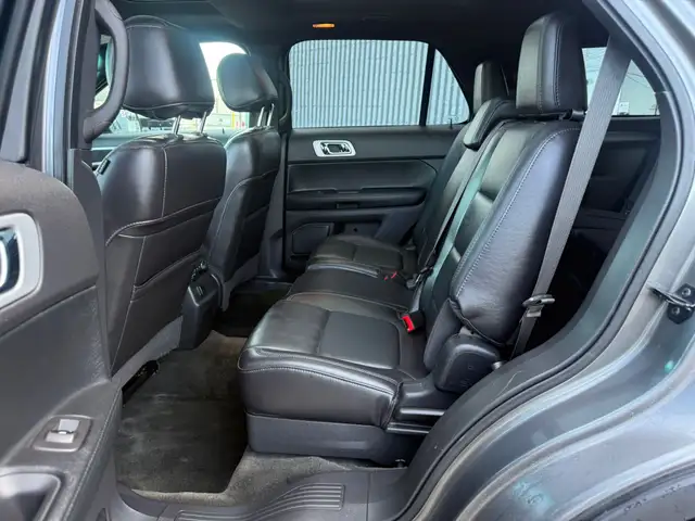 2014 Ford Explorer XLT 4WD / 7 SEATER / LEATHER LOADED - Photo 11