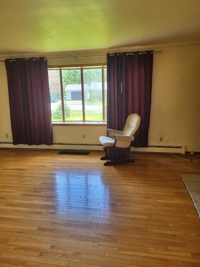 4 bedroom 2 bath executive home for rent - Photo 2