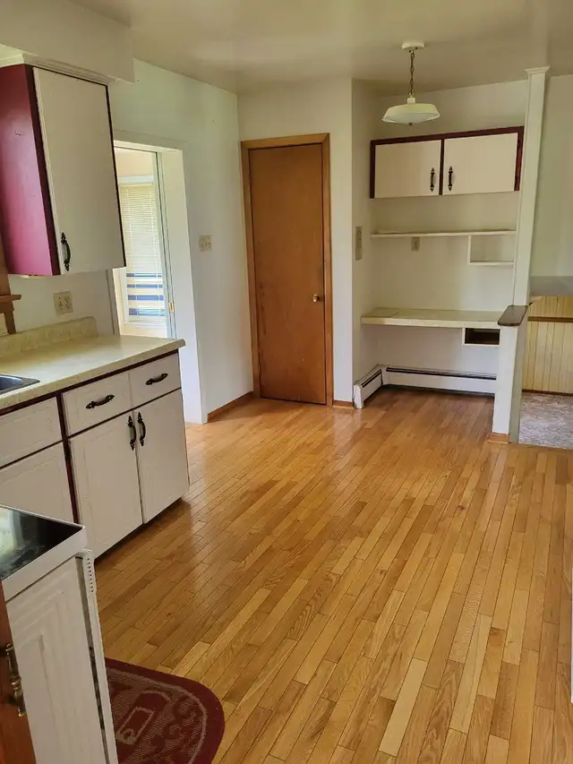 4 bedroom 2 bath executive home for rent - Photo 3