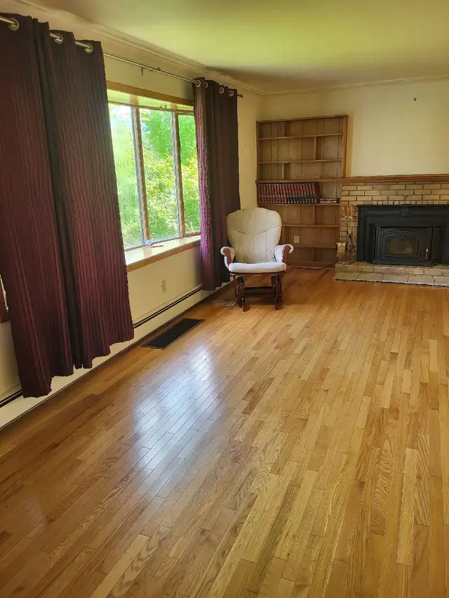 4 bedroom 2 bath executive home for rent - Photo 4