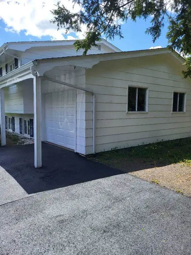4 bedroom 2 bath executive home for rent - Photo 6