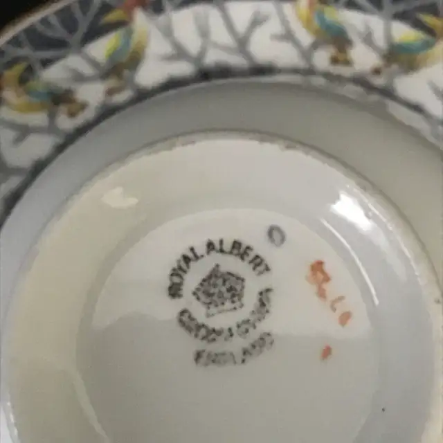Royal Albert Crown tea cup and saucer $40.00 - Photo 3
