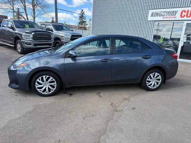 2017 Toyota Corolla - Photo 2