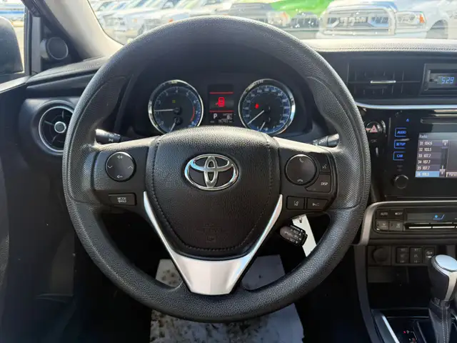 2017 Toyota Corolla - Photo 16